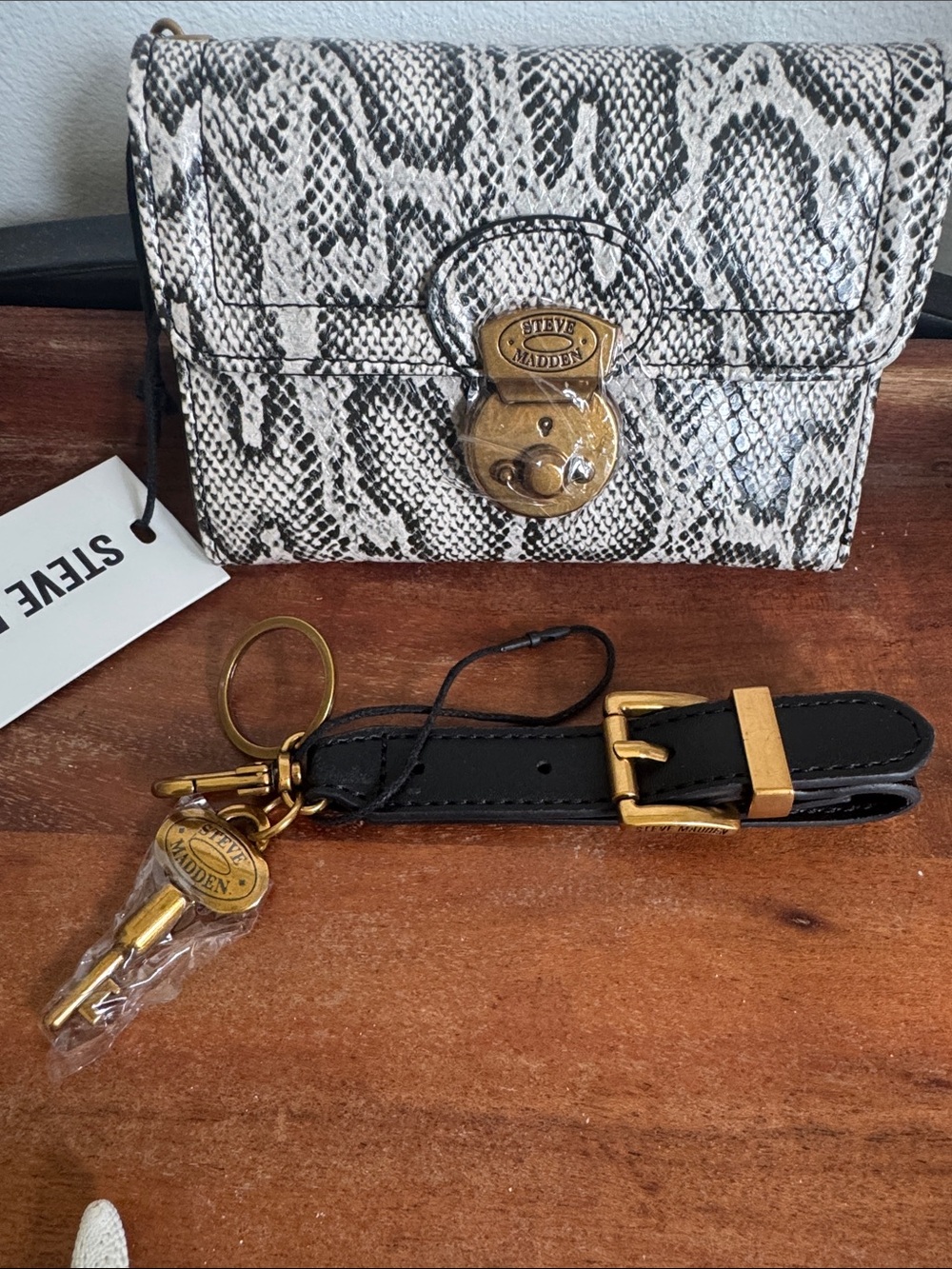 Steve Madden NWT Snake-Print Wristlet - Picture 4 of 10